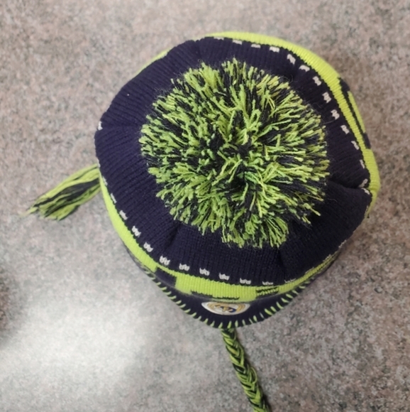 Real‎ Madrid futbol/soccer green/ blue ear flap unisex beanie woven hat - Picture 10 of 10